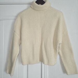 Abercrombie & Fitch Cream Ribbed Turtleneck Sweater – Size L
